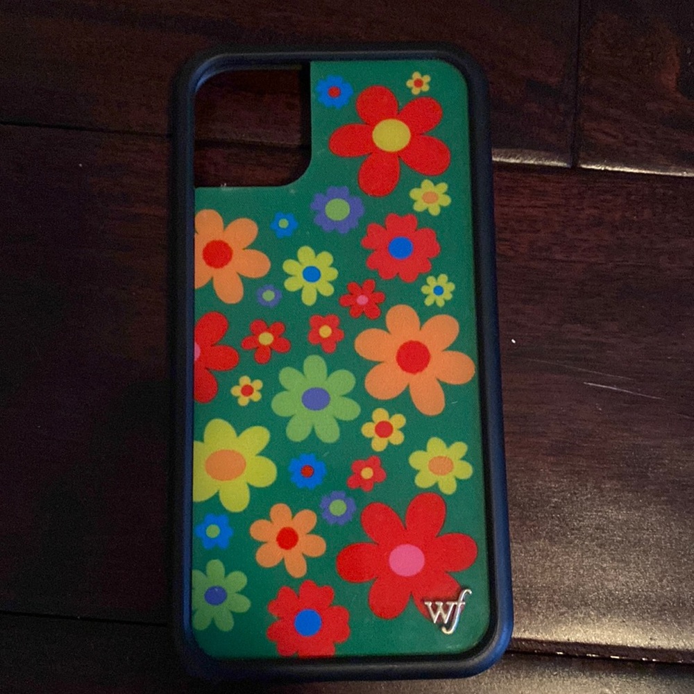 USED WILDFLOWER CASE IPHONE 11